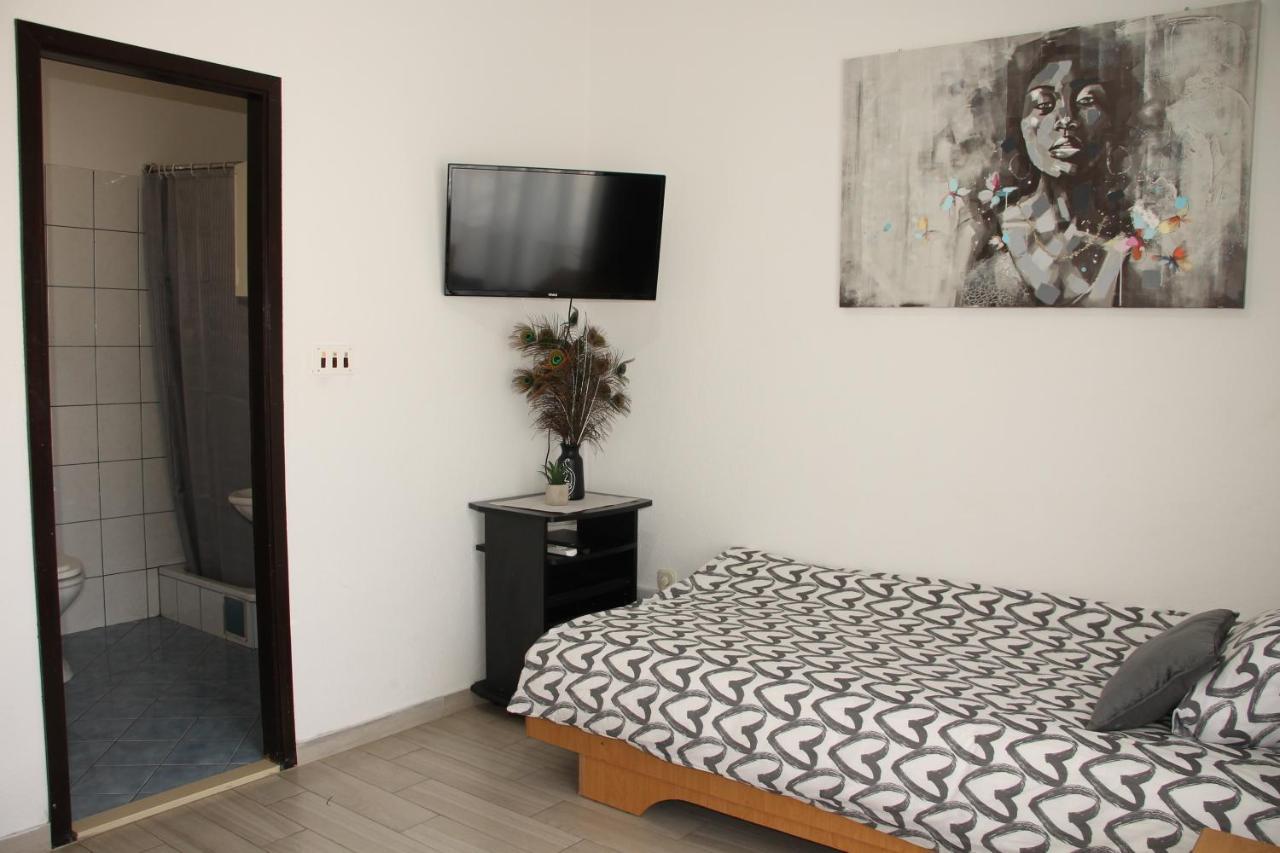 Motel "Tri Lovca" Knin Kültér fotó
