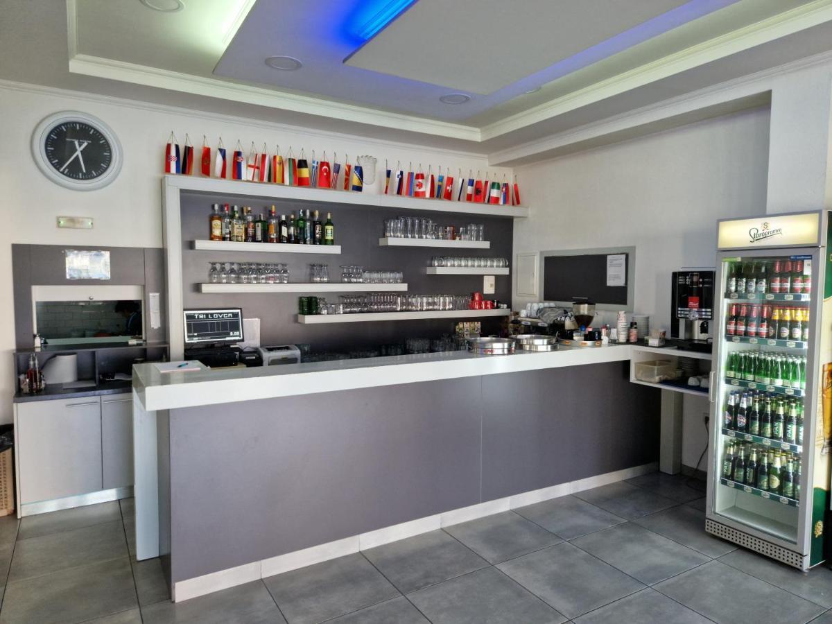 Motel "Tri Lovca" Knin Kültér fotó